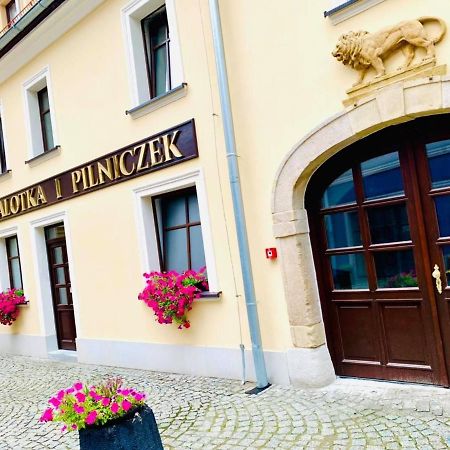 Apartament W Samym Sercu Miasta Z Darmowym Parkingiem Pod Zlotym Lwem -Hotel VI Kłodzko Exteriör bild