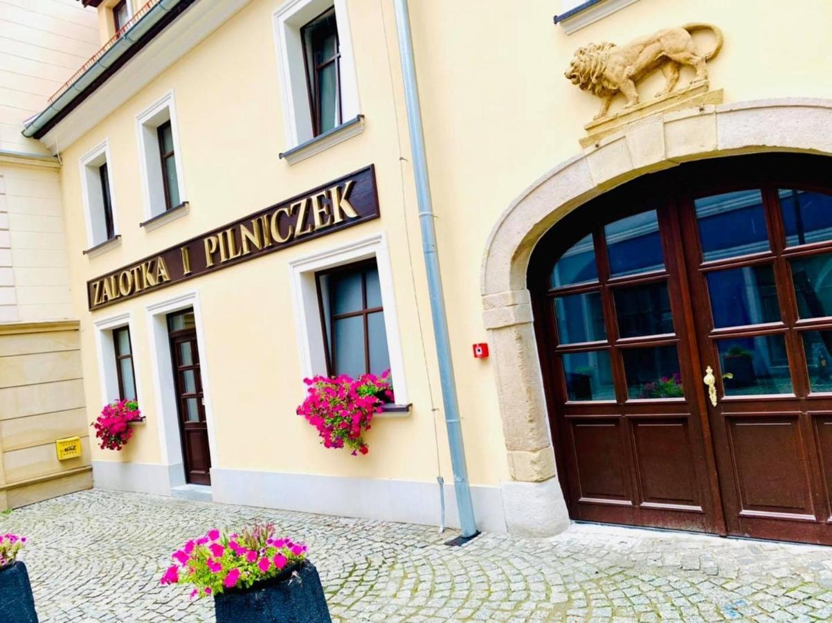 Apartament W Samym Sercu Miasta Z Darmowym Parkingiem Pod Zlotym Lwem -Hotel VI Kłodzko Exteriör bild