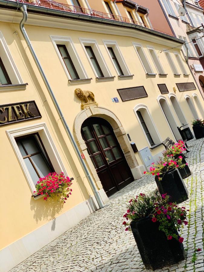 Apartament W Samym Sercu Miasta Z Darmowym Parkingiem Pod Zlotym Lwem -Hotel VI Kłodzko Exteriör bild