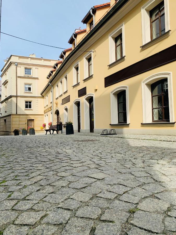 Apartament W Samym Sercu Miasta Z Darmowym Parkingiem Pod Zlotym Lwem -Hotel VI Kłodzko Exteriör bild